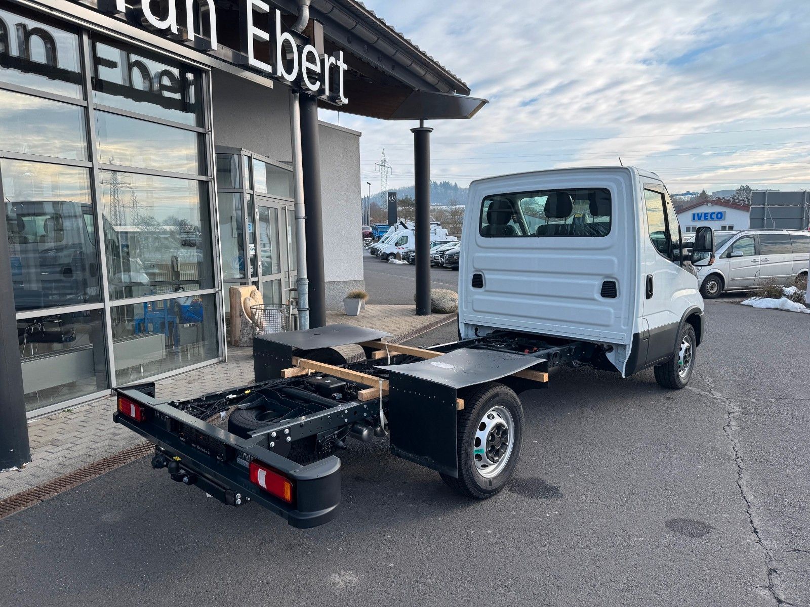 Fahrzeugabbildung Iveco Daily 35S14 HA8 Fahrgestell *R3.450mm*AHK*Luft*