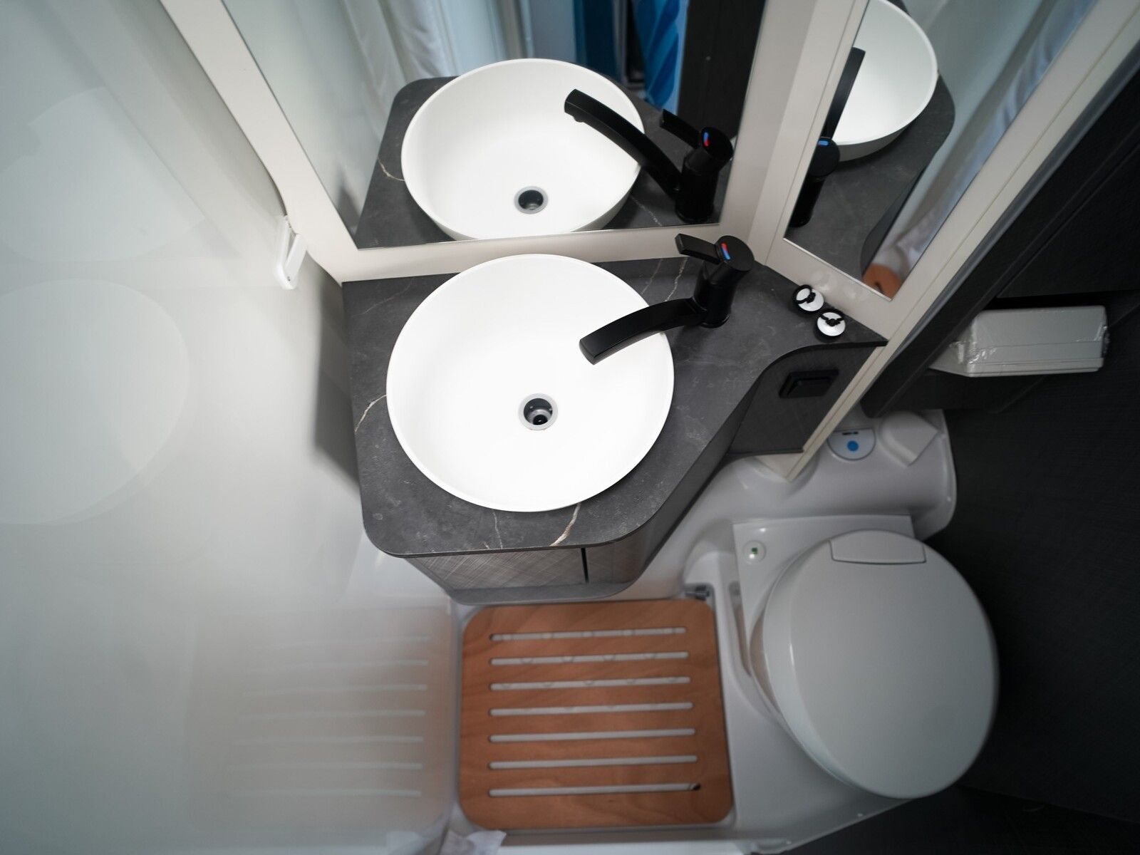 Fahrzeugabbildung Etrusco V Ford 6.6 SF Complete Selection, Dieselheizung