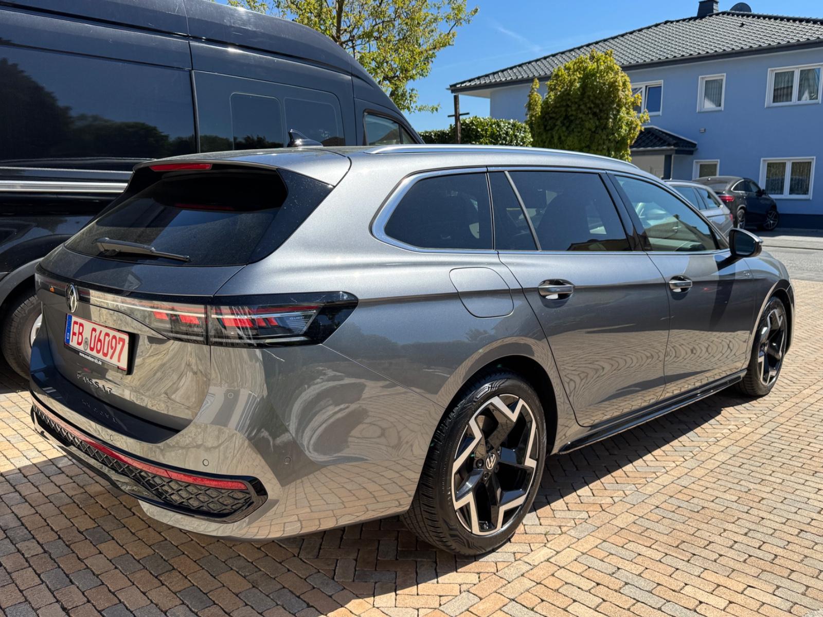 Volkswagen Passat Variant 2.0 TDI-R-line AHK-Massagesitz-