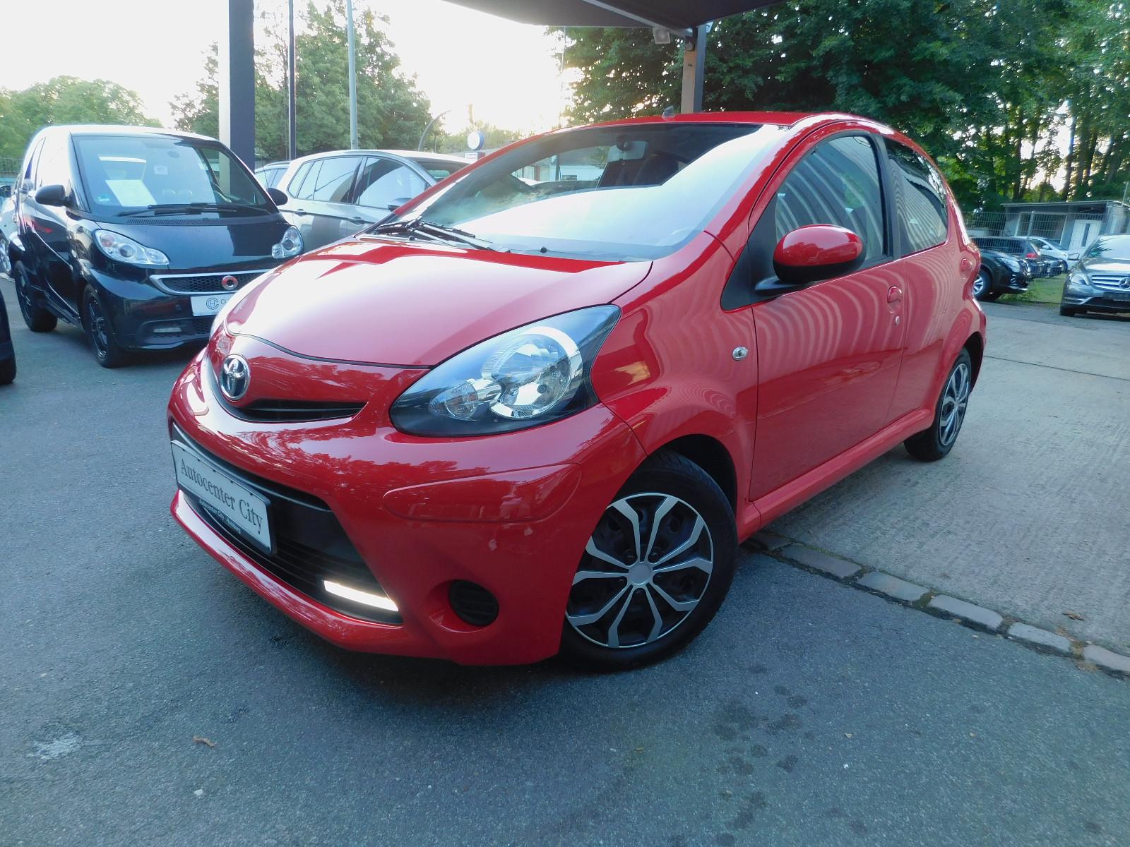 Toyota Aygo Klimaanlage Navi neue TÜV Allweterreifen