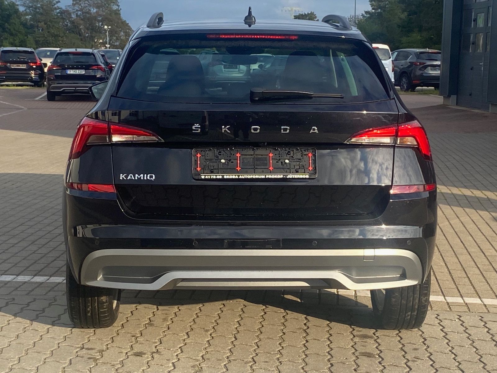 Fahrzeugabbildung SKODA Kamiq 1.5l TSI ACT TOUR *LED*NAV*ACC*KAMERA*PDC*