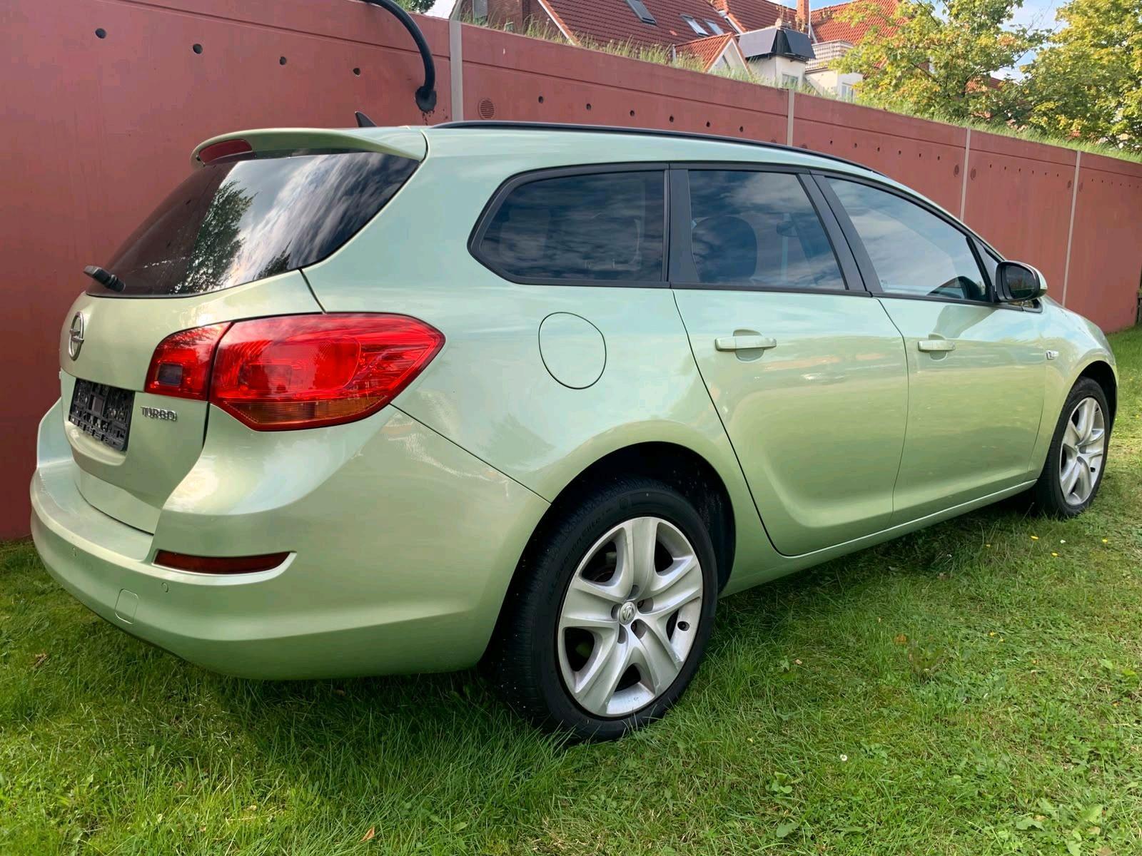 Opel Astra 2011 — engine 140 HP (103kW)