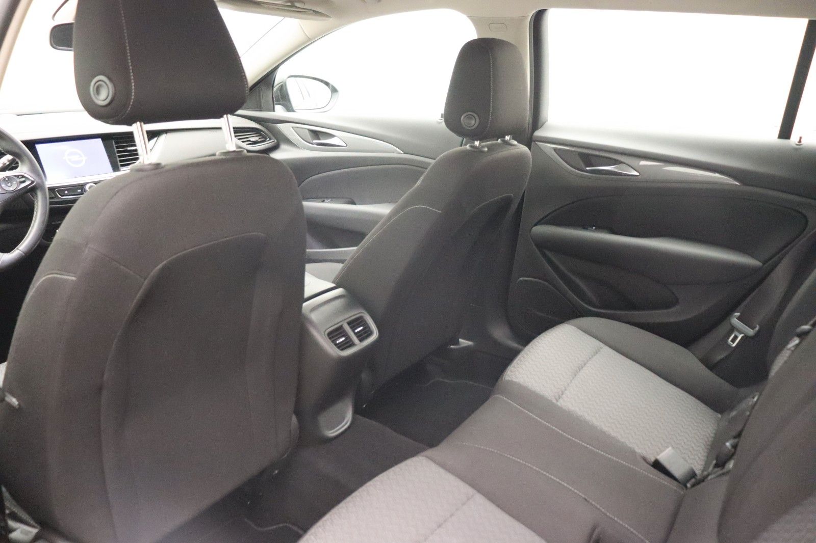 Fahrzeugabbildung Opel Insignia B 1.6 Sports Tourer Edition NAVI KAMERA