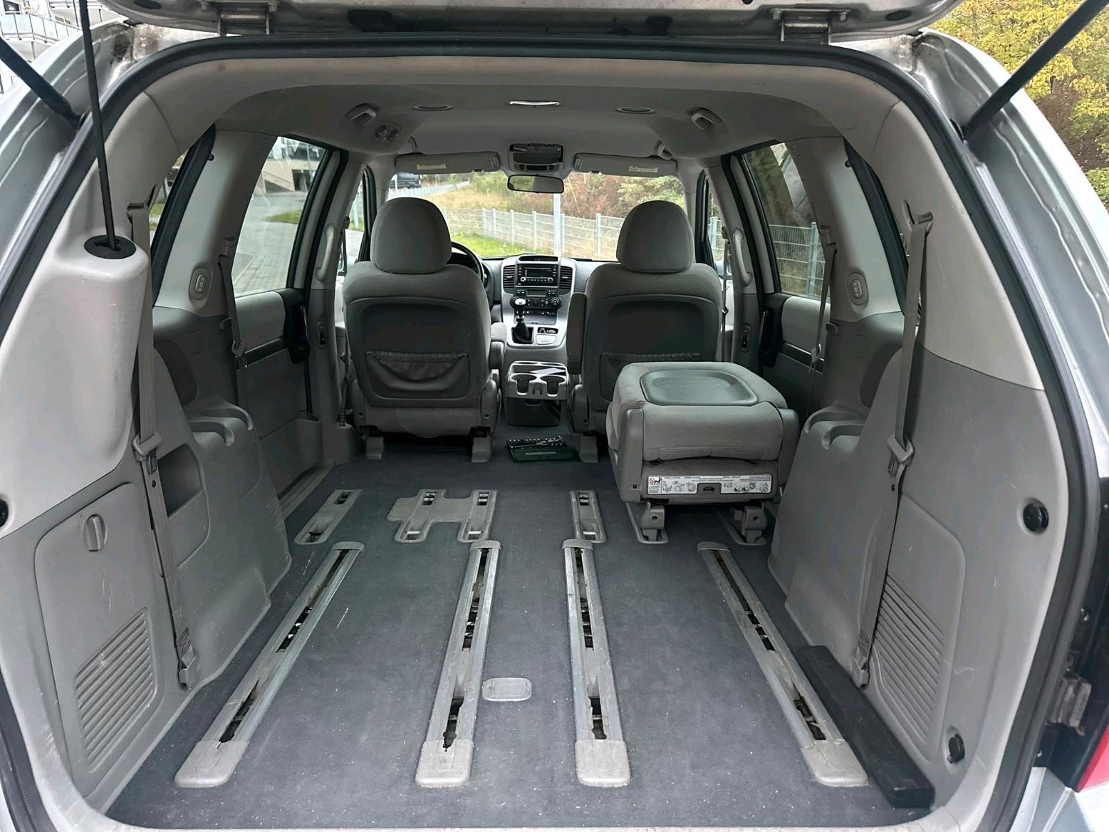 Kia Carnival 2009 — photo 15
