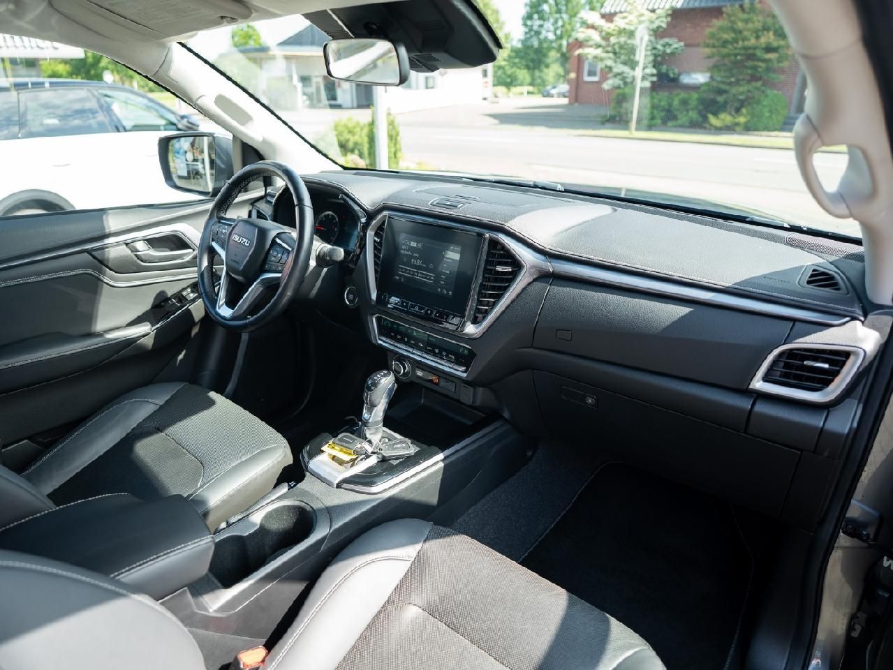 Fahrzeugabbildung Isuzu D-Max Space Cab 4WD LSE