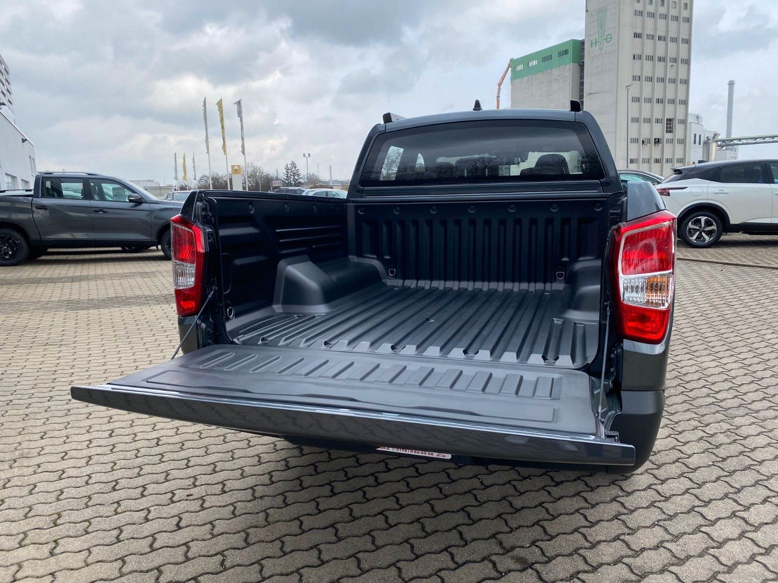 Fahrzeugabbildung Ssangyong Musso Grand 2.2d AT BLACK LEDER+XENON+SD+WANNE