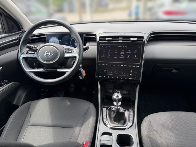 Fahrzeugabbildung Hyundai Tucson Select 2WD +KLIMA+NAVI+PDC+SHZ+TEMPOMAT+U