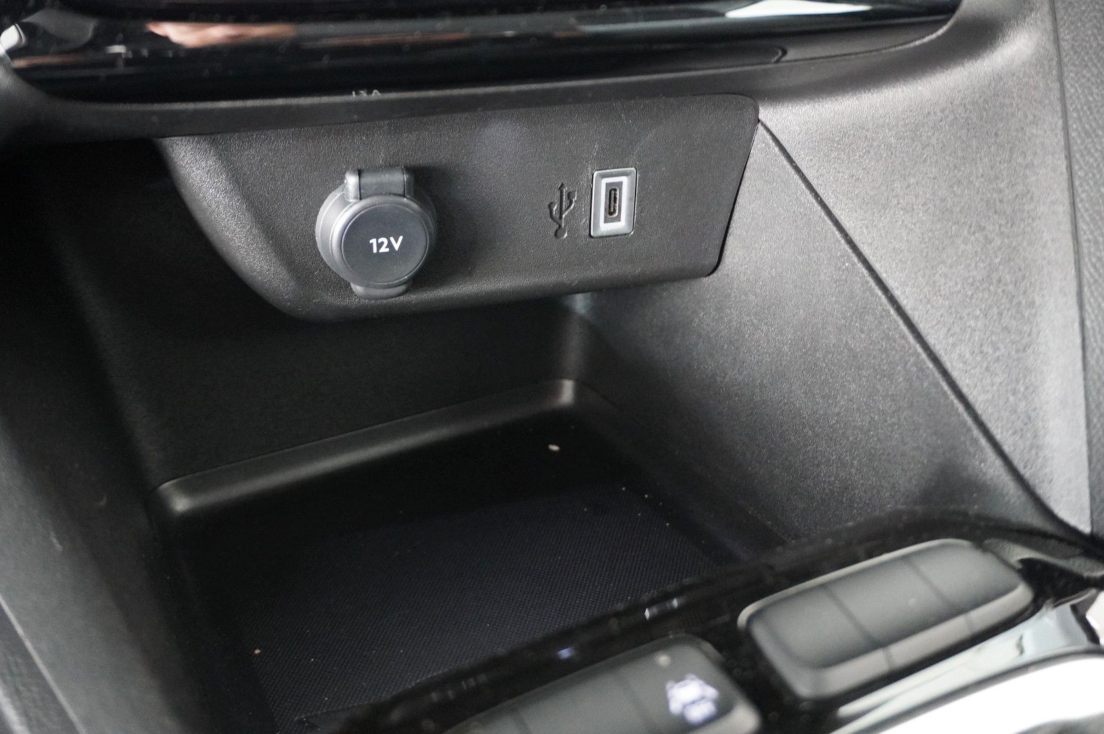Fahrzeugabbildung Opel Corsa F 1.2 FACELIFT NAVI/LED/KAMERA/VIRTU./SHZ