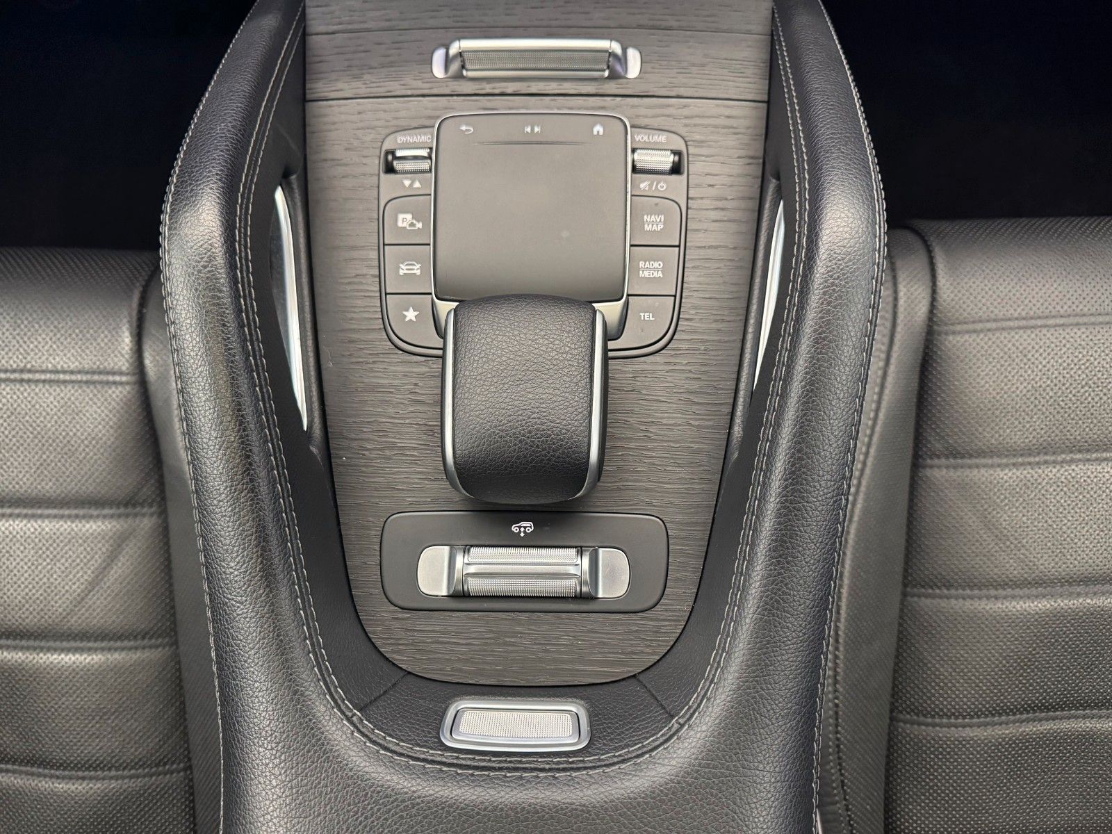 Fahrzeugabbildung Mercedes-Benz GLE 400d 4M+AMG+Pano+AIrM+Burm+360