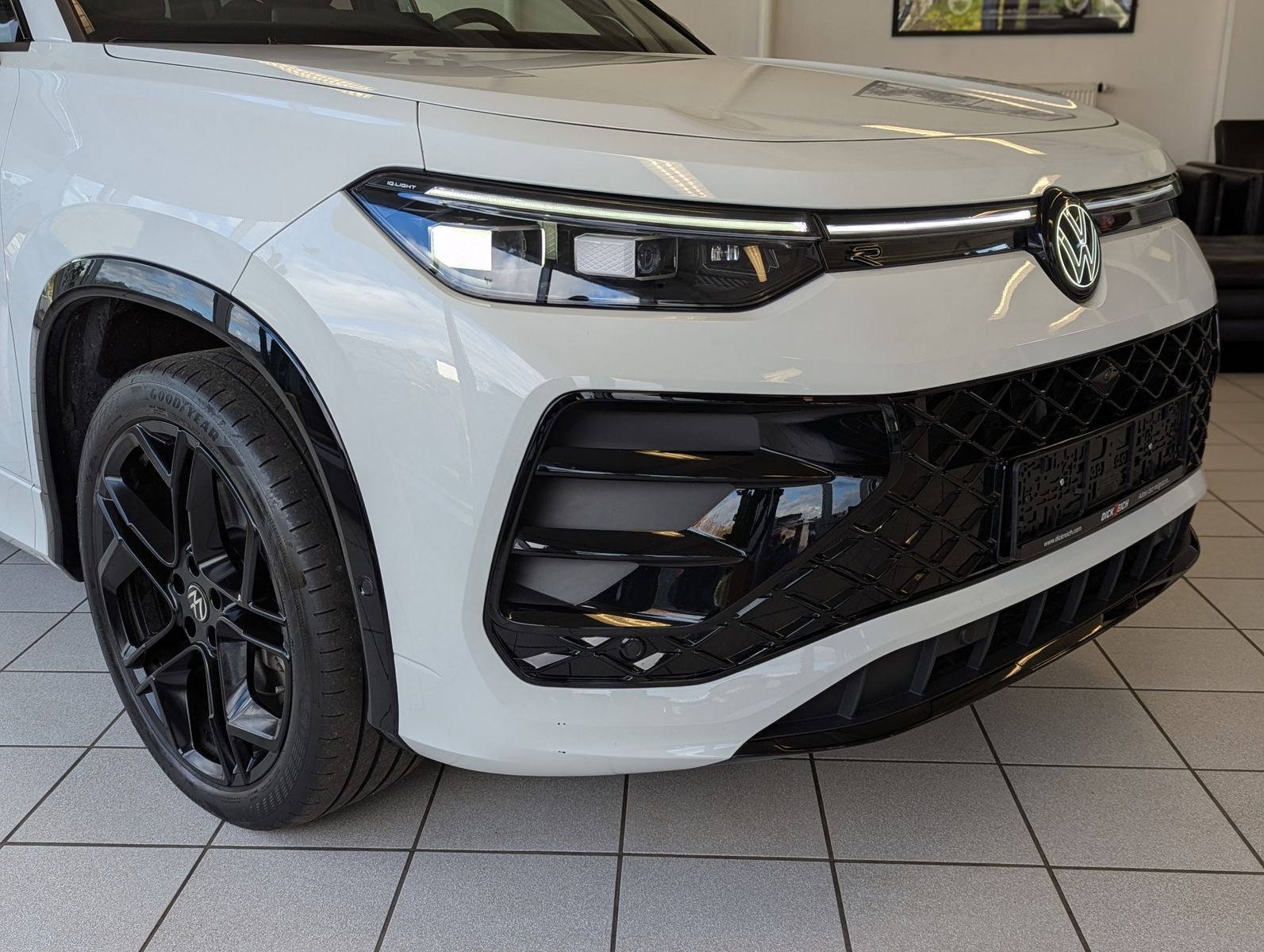 VW Tayron 2.0 R-Line Leder Launch Pano Black AHK 20 - Image 9