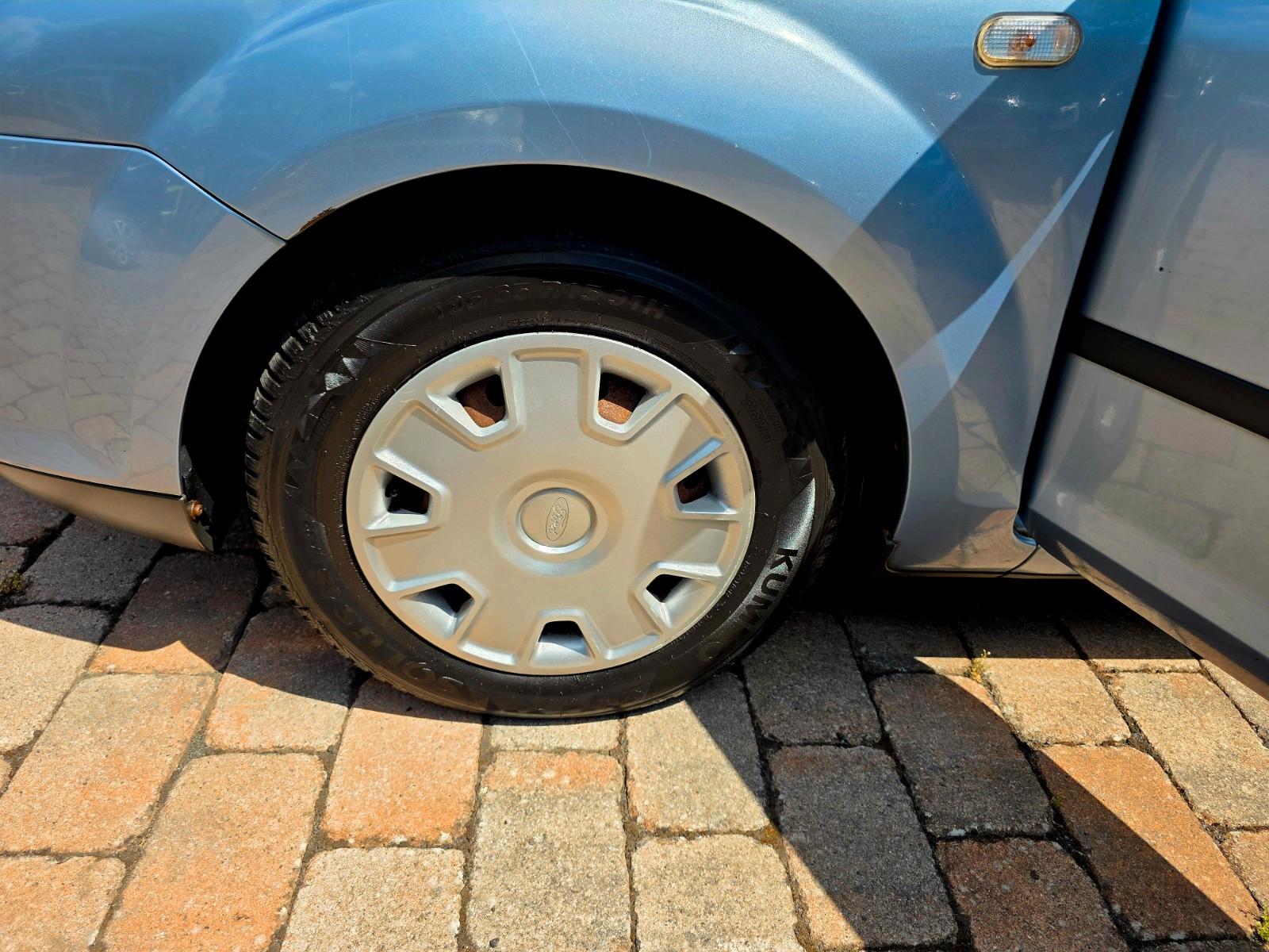 Ford Focus 2006 — photo 33