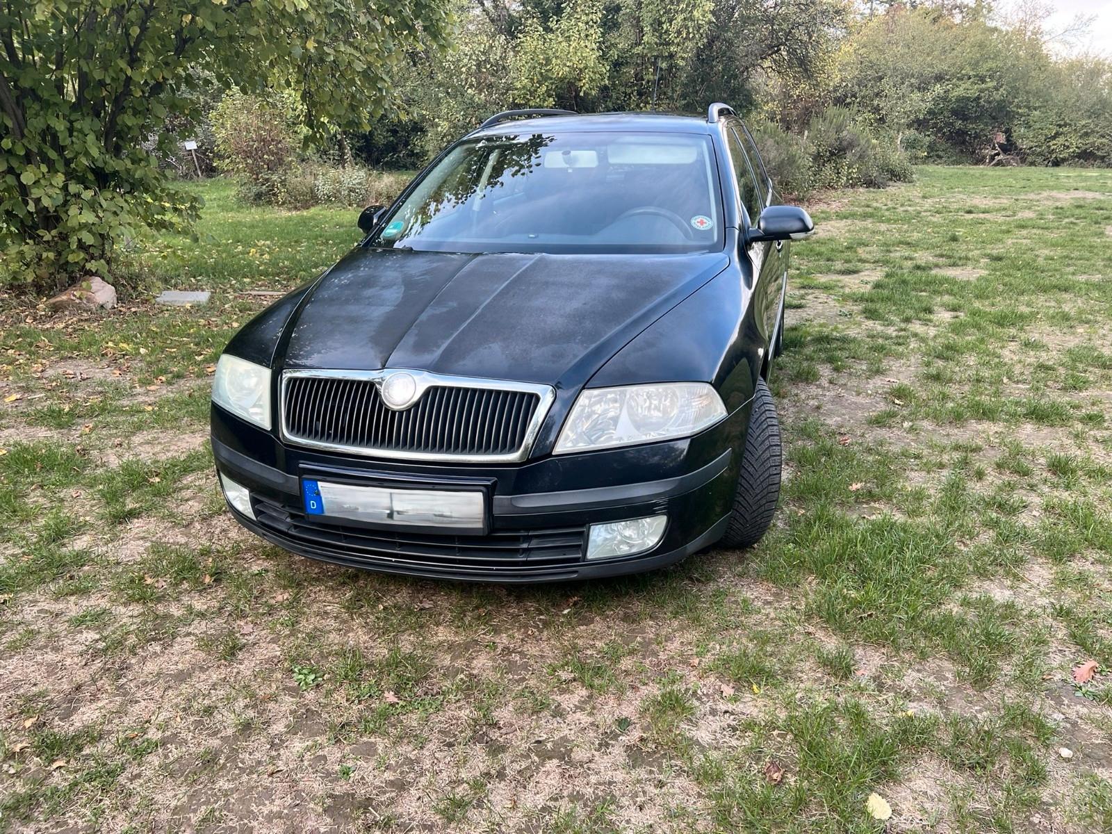 Skoda Octavia 2005 — rear view