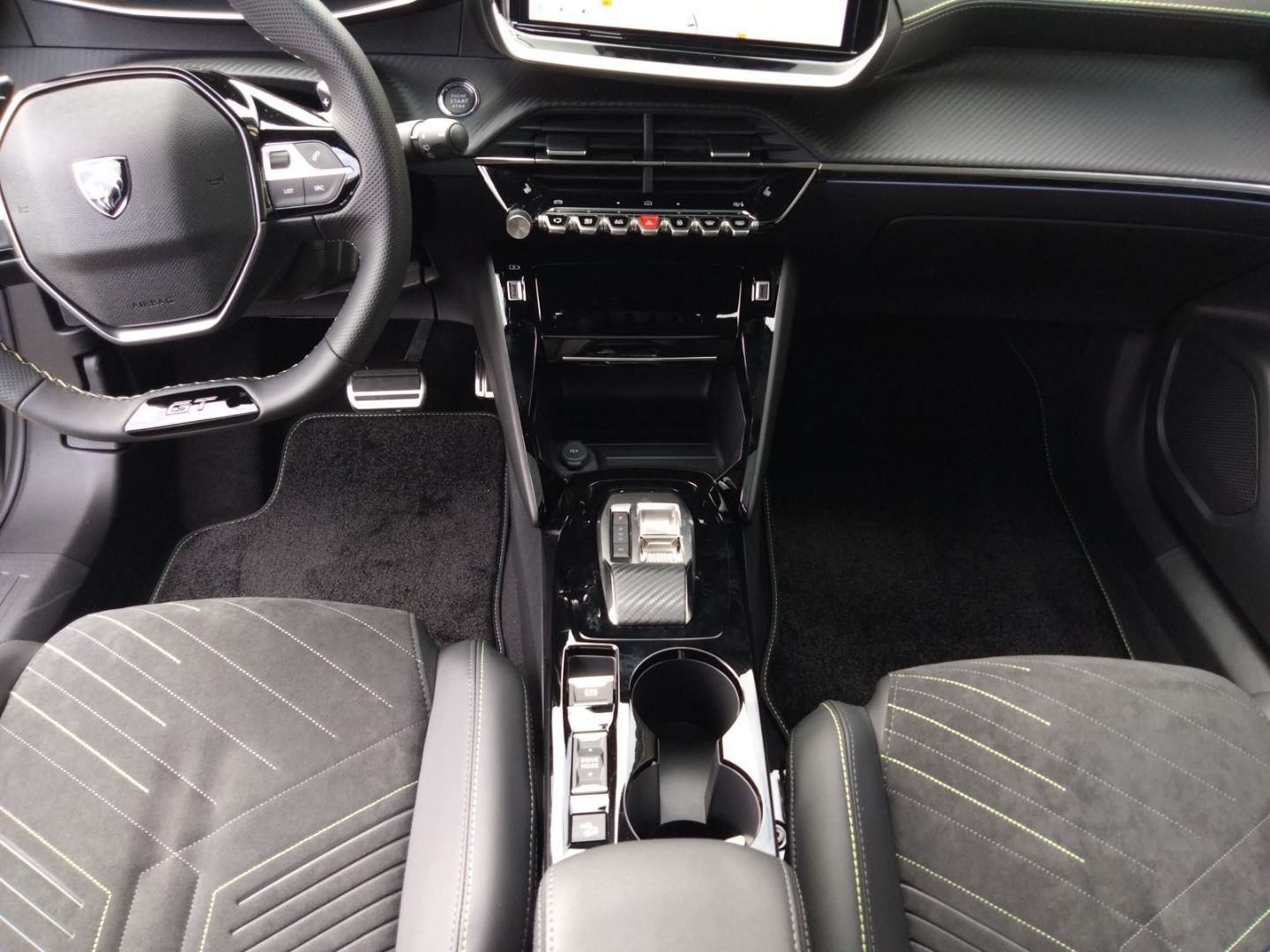 Fahrzeugabbildung Peugeot 2008 GT HYBRID 145 e-DSC6 El. Panodach Navi ACC