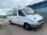 Mercedes-Benz Sprinter 208 Lang - 11-Sitzer Autos