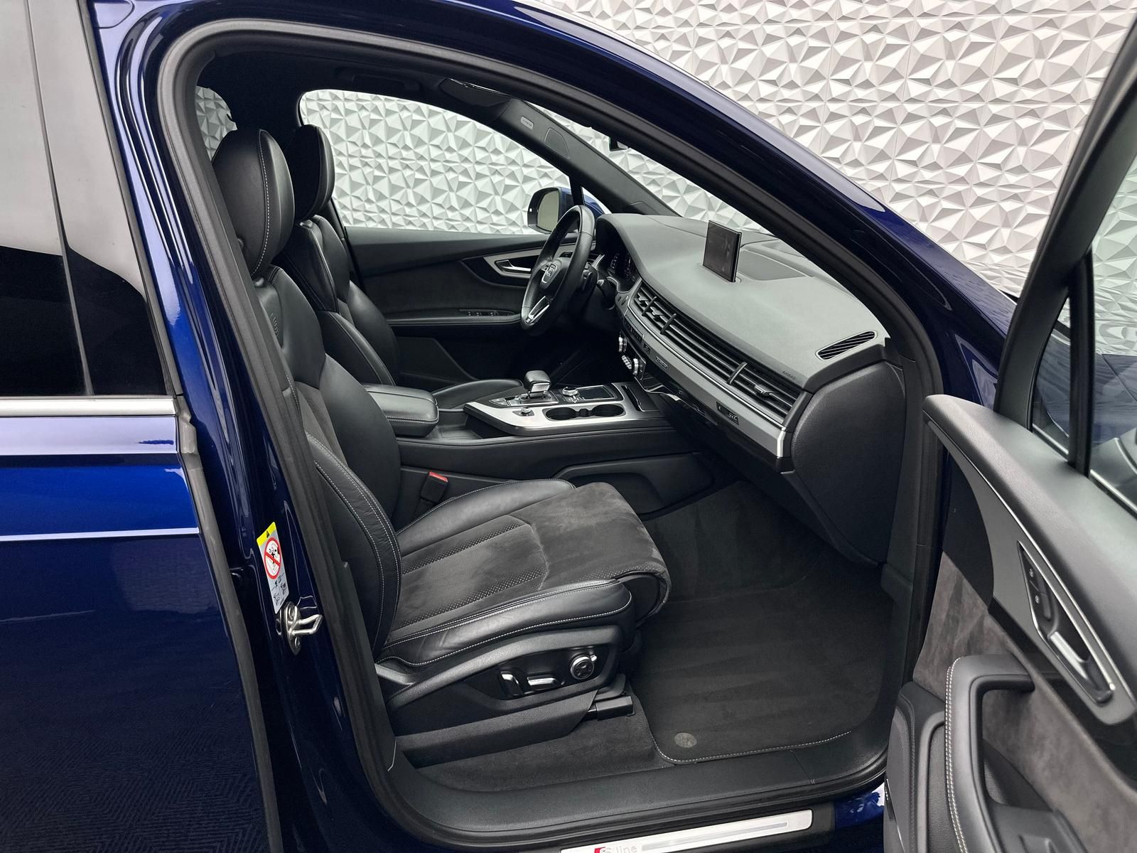 Fahrzeugabbildung Audi Q7 50 TDI S-LINE PLUS/MATRIX/ACC/LUFT/STHZ/NIGHT