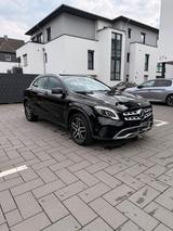 Mercedes-Benz GLA 220 d 4MATIC DCT - - Mercedes-Benz GLA 220 von privat