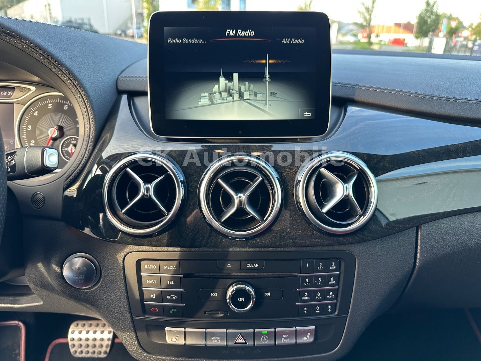 Fahrzeugabbildung Mercedes-Benz B 220 4Matic AMG-Line/Navi/Tempomat/PDC/AHK