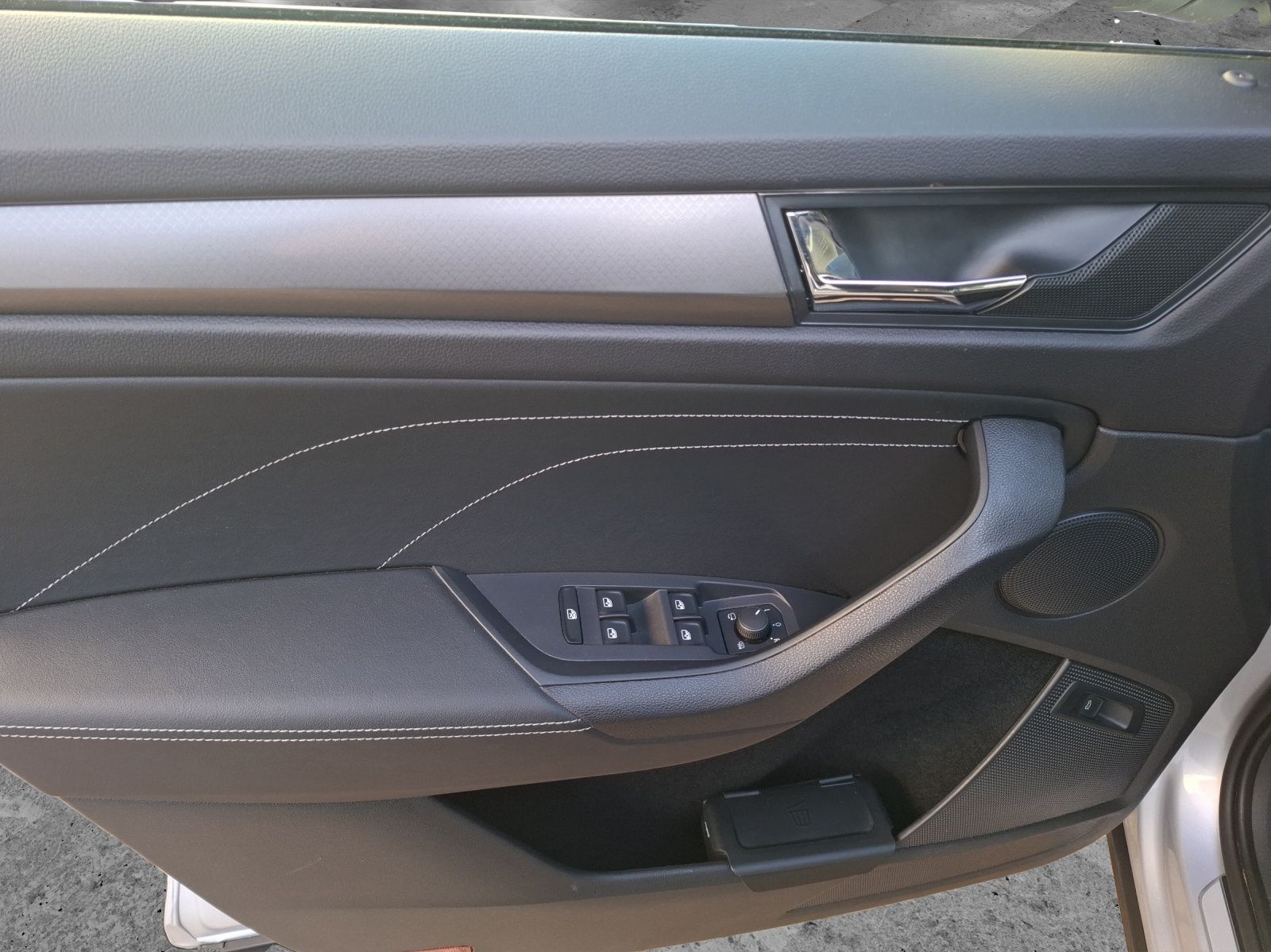 Fahrzeugabbildung SKODA Kodiaq TSI Clever DSG Matrix AHK Navi ACC RFK SH