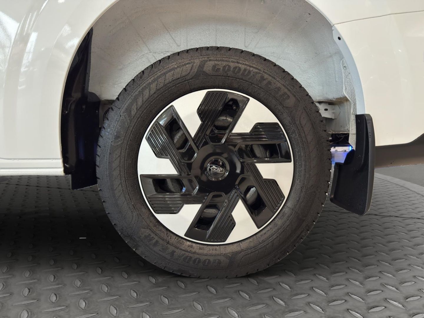 Fahrzeugabbildung Ford Transit Custom Kasten 320 L1 Trend FWD Plug-in H