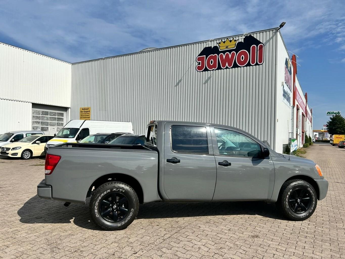 Nissan Titan 2011 — photo 24