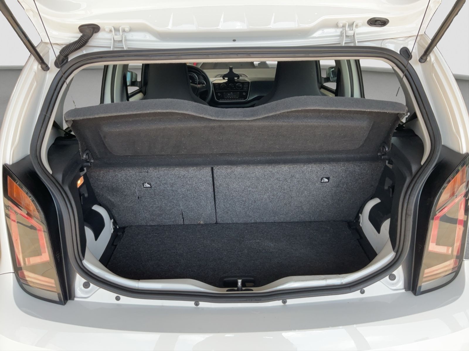 Fahrzeugabbildung Volkswagen up! 5 Türer + Klima, PDC, Sitzheizung