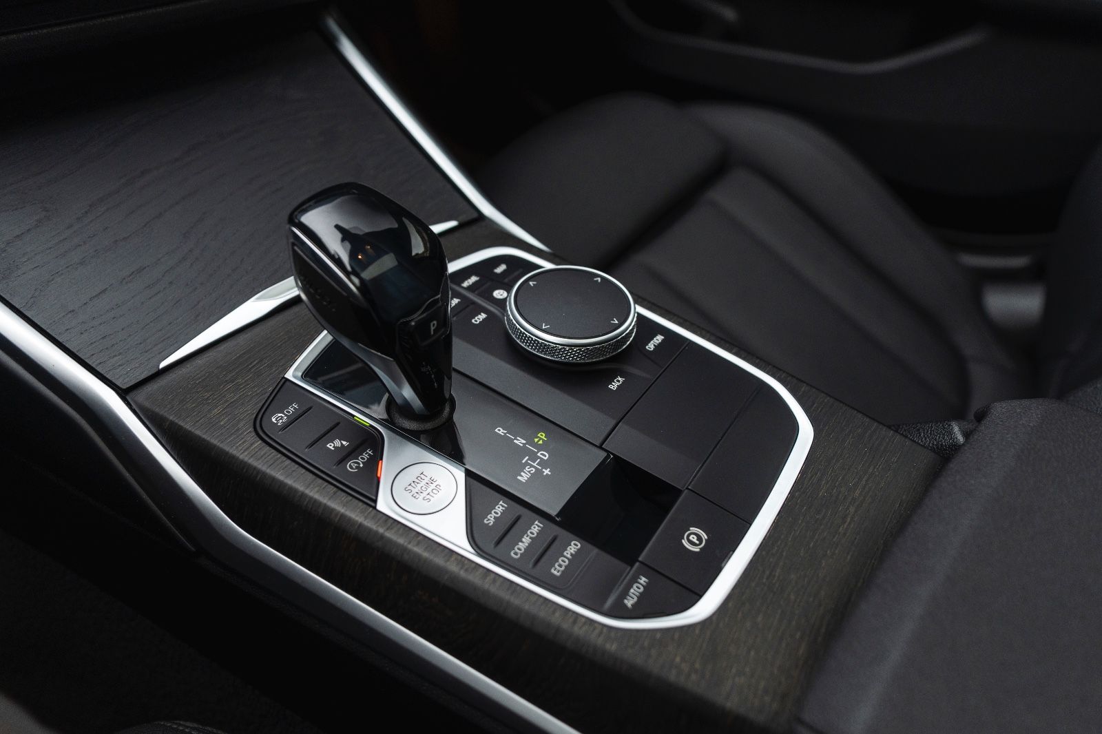 Fahrzeugabbildung BMW 330IX M-Sporpaket LED H&K TOTW CARPLAY KAM