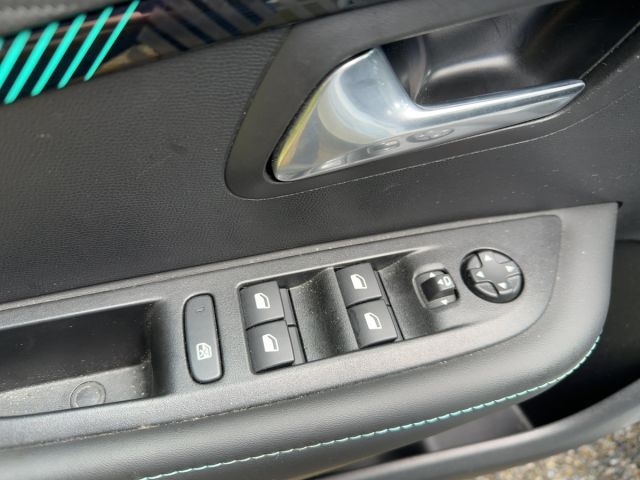 Foto Nummer 12: PEUGEOT 208