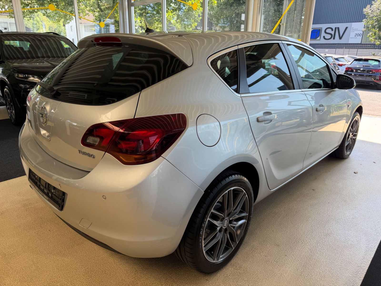 Fahrzeugabbildung Opel Astra J Lim. 5-trg. Sport