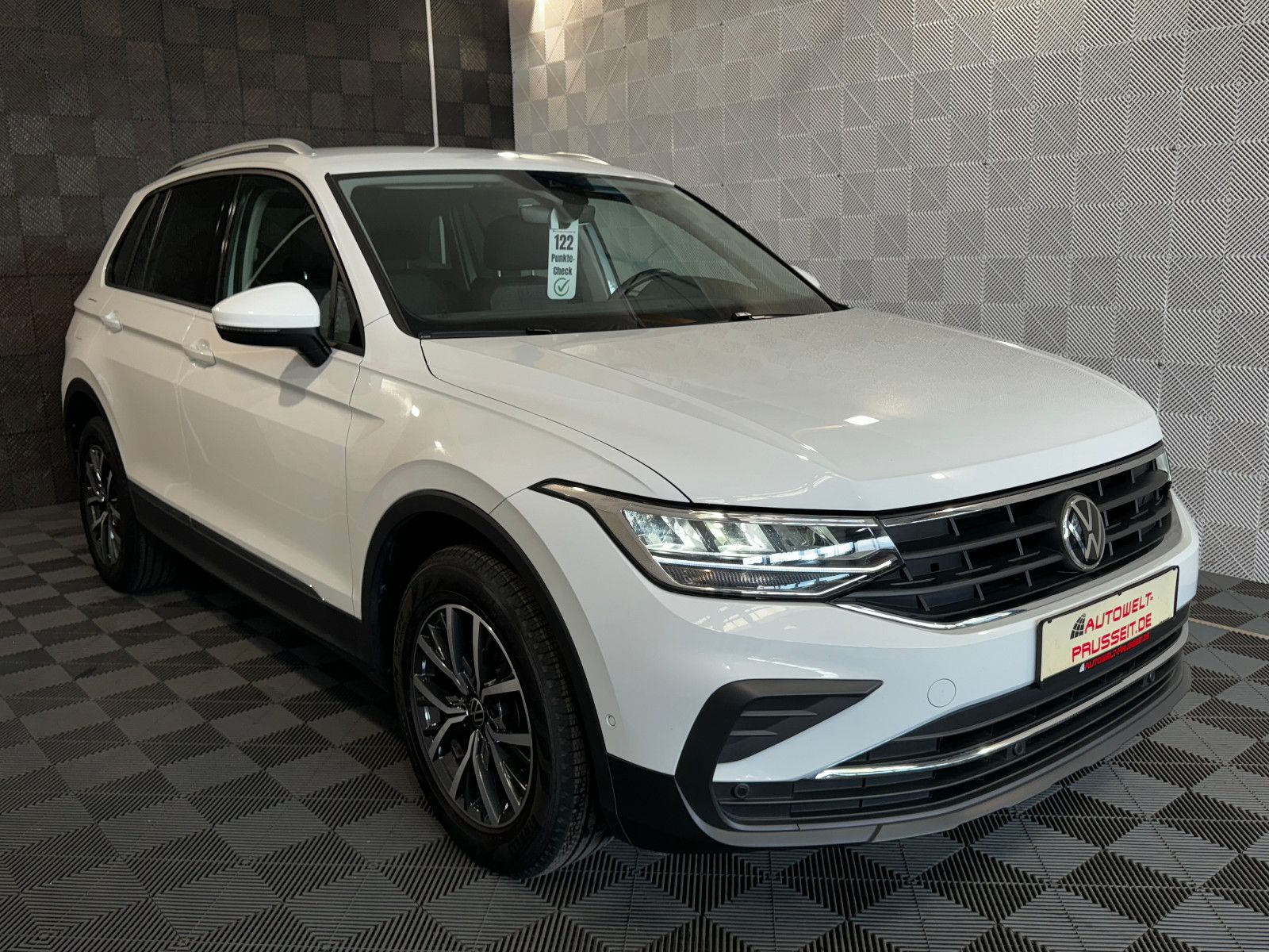 Gebrauchtwagen Volkswagen Tiguan Tiguan*LIFE*BUSINESS PREM.-LED-ACC-NAV-SHZ-TOUCH in Künzell