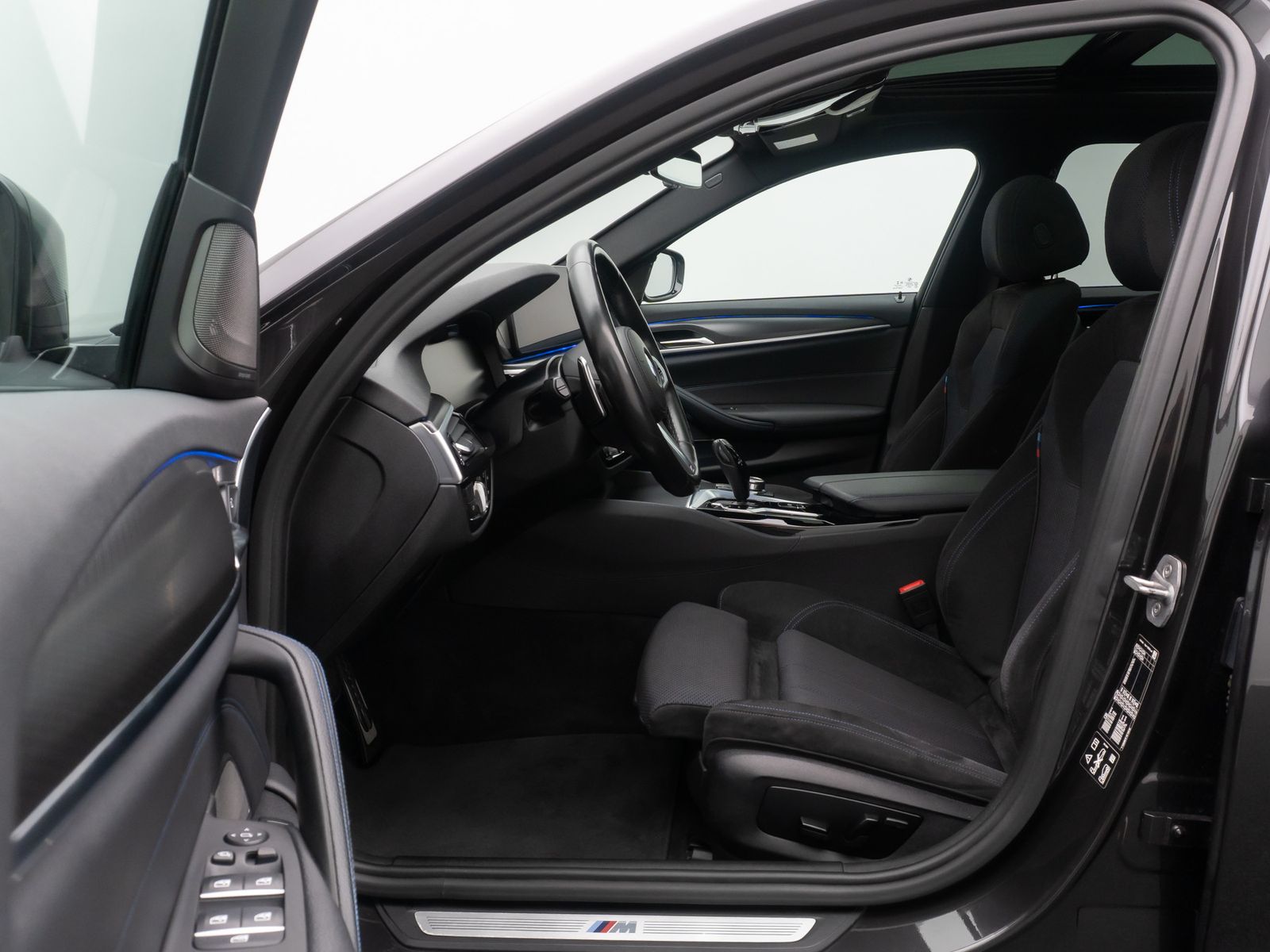 Fahrzeugabbildung BMW 520d xD M Sport Panoram Kamera Laser HUD H/K 19"