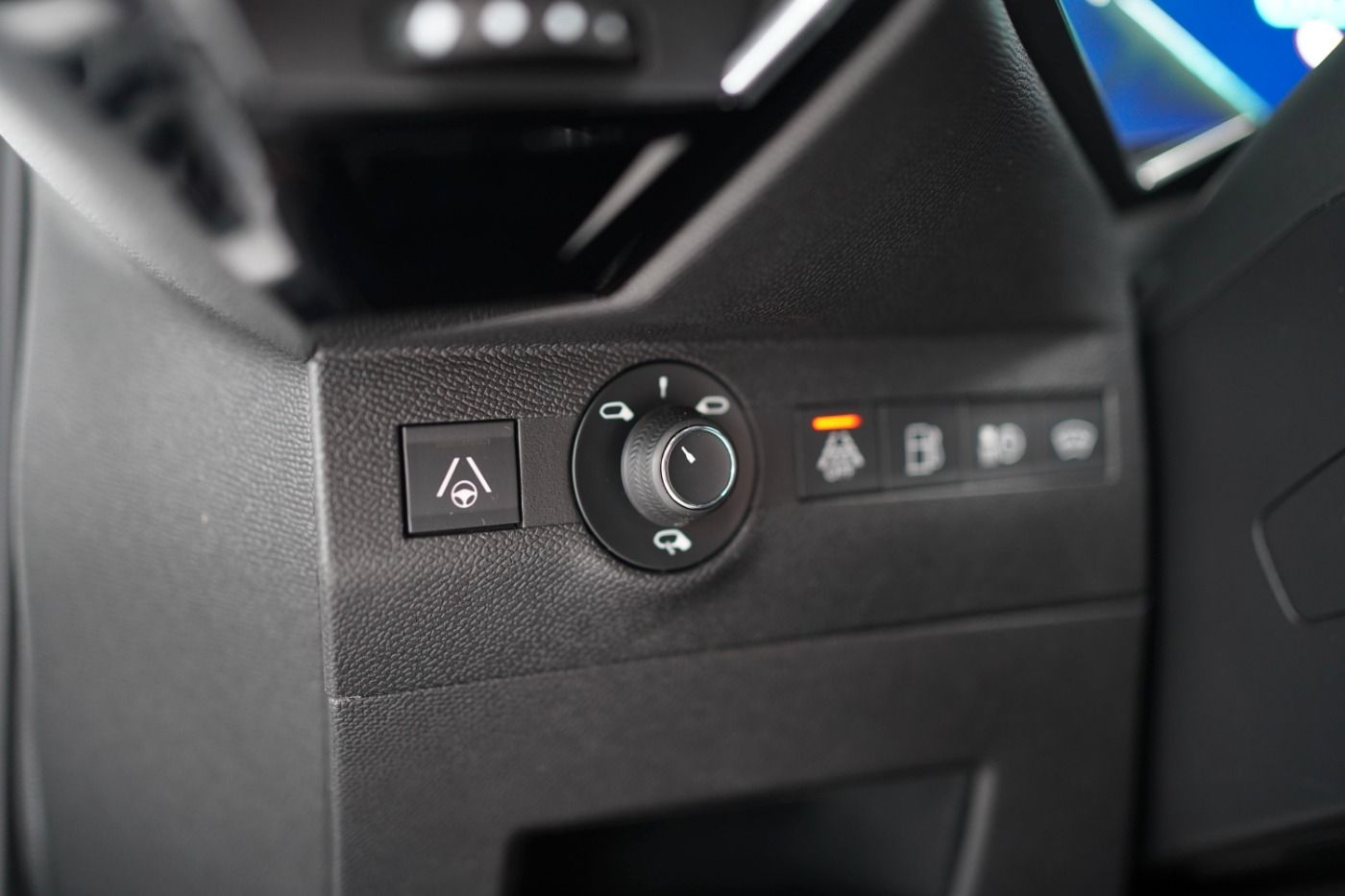 Fahrzeugabbildung DS Automobiles DS7 Crossback E-Tense 4x4 300 Anhängerkupplung