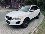 Volvo XC 60 Summum AWD Allrad -Automatik -Panorama - Volvo XC60 mit Diesel-Antrieb: Geländewagen, Awd Aut Summum