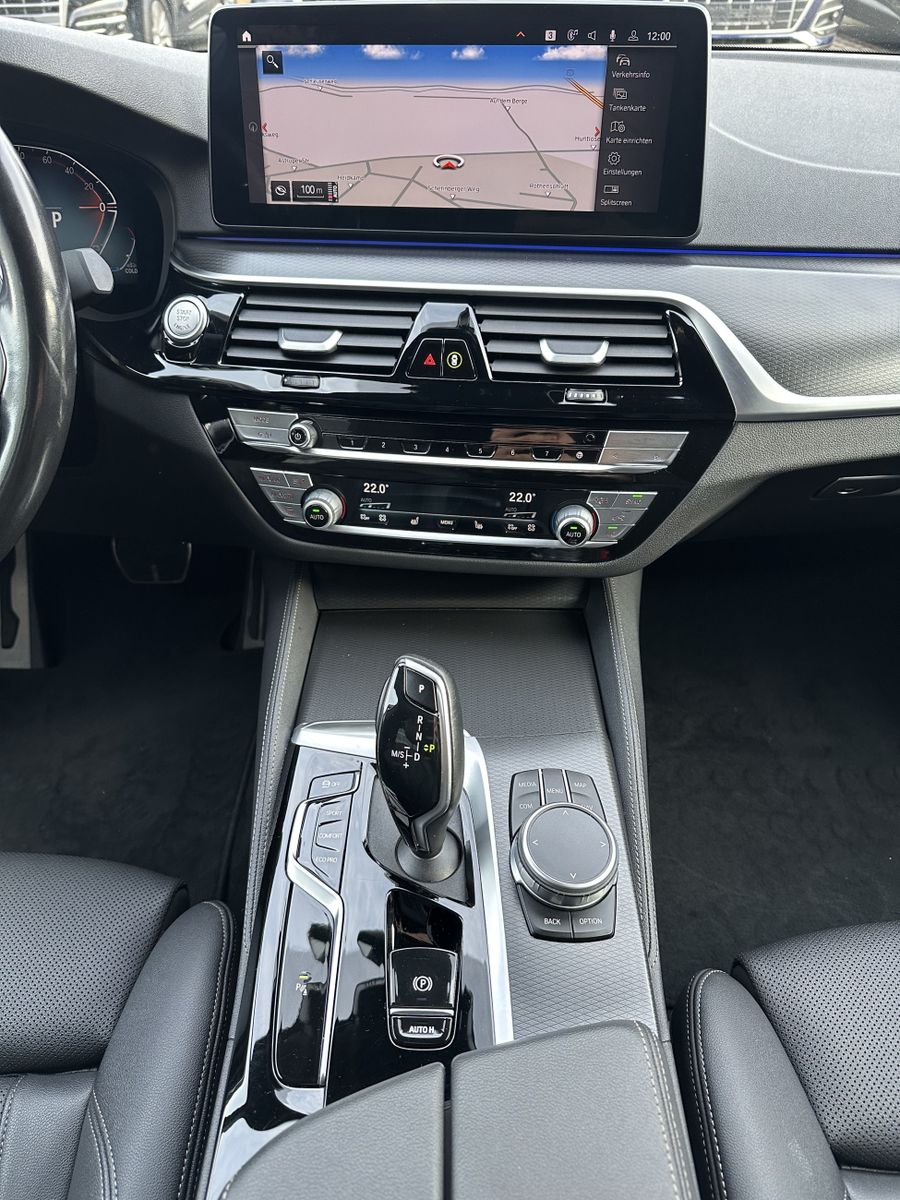 Fahrzeugabbildung BMW 520d xDrive M Sport NAV+LASER+HEADUP+KAM+19ZO+PP
