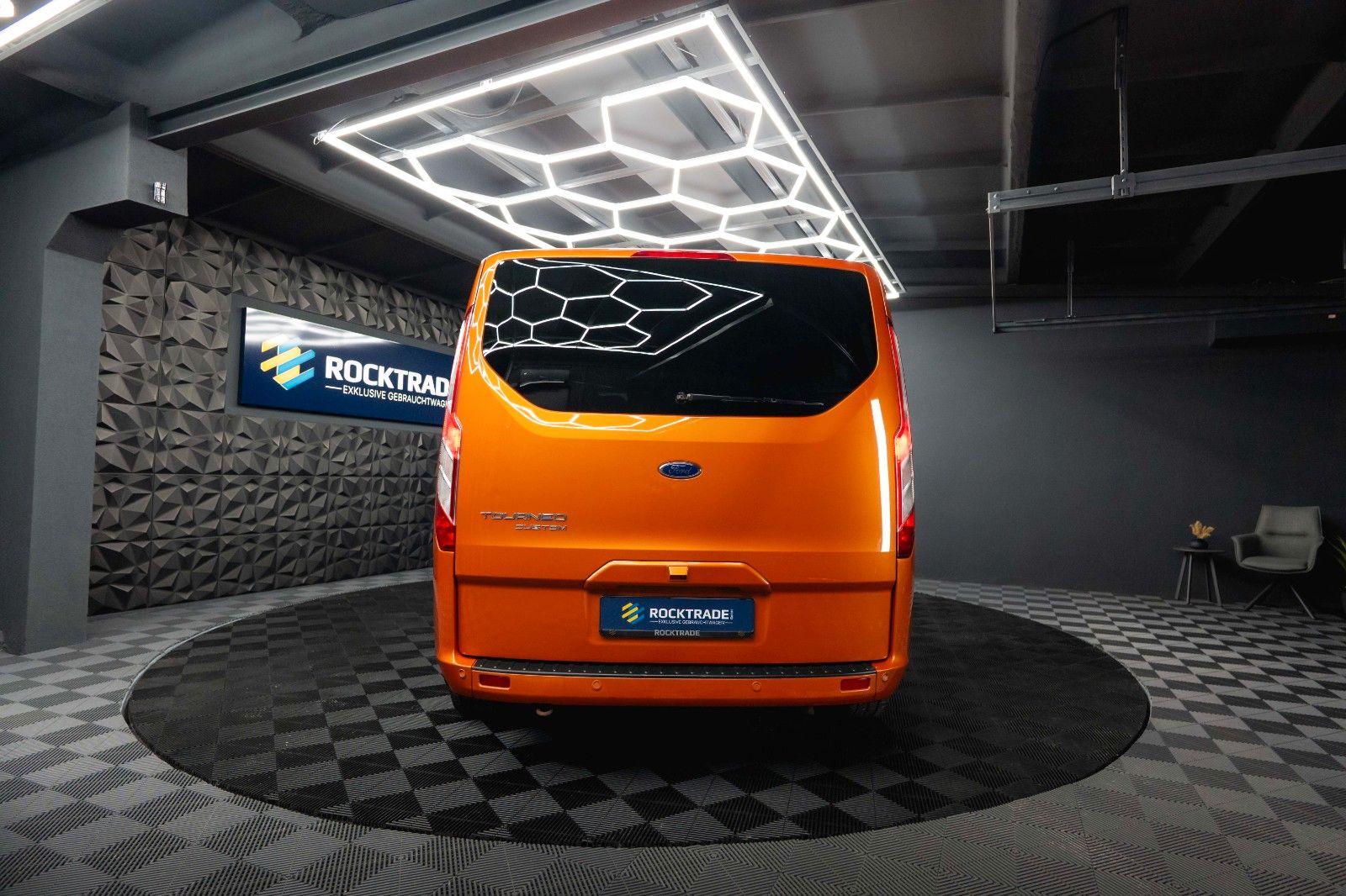 Fahrzeugabbildung Ford Tourneo Custom Kombi 320 L2 Trend Lang 9 Sitze