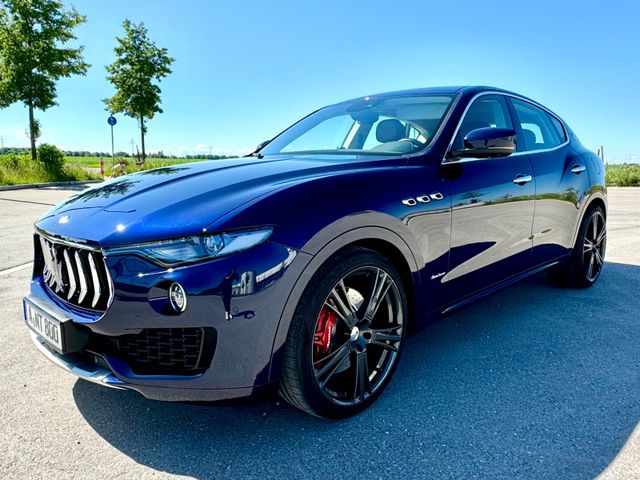 Maserati Levante Benzin 3.0 V6 316kW S Q4 blue passione