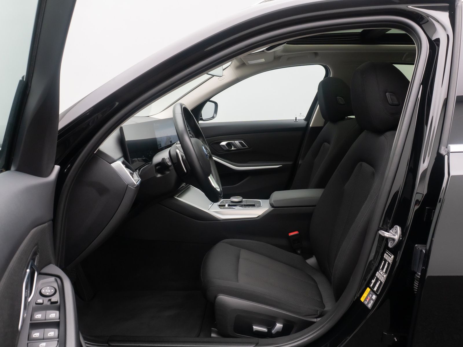 Fahrzeugabbildung BMW 330e Panorama DAB CockPit+ Widscreen PDC 19Zoll