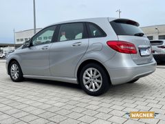 Fahrzeugabbildung Mercedes-Benz B 180 Navigationssystem Sitzheizung