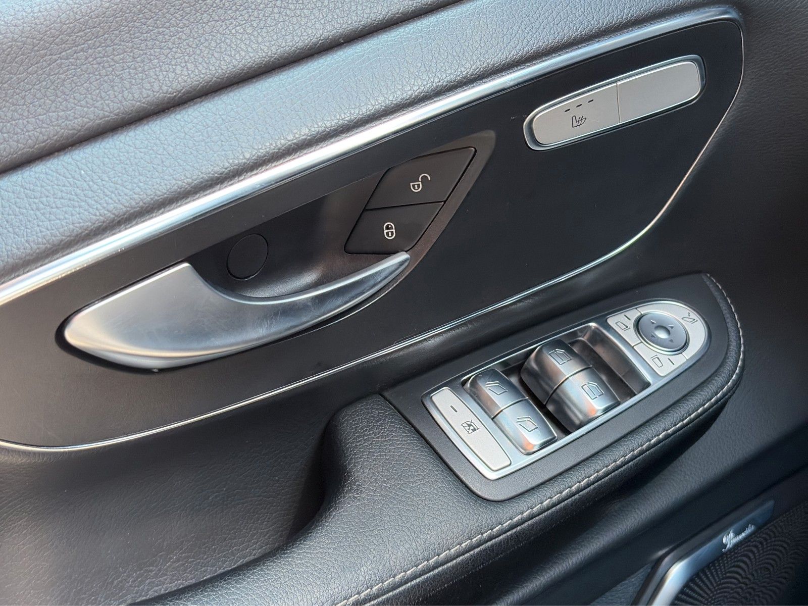 Fahrzeugabbildung Mercedes-Benz V 300 d lang *AMG-LINE*Burmester*360°*