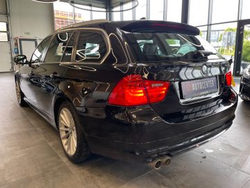 BMW Touring 330d xDrive *PANO*NAVI*PDC*SZHZ*LEDER*