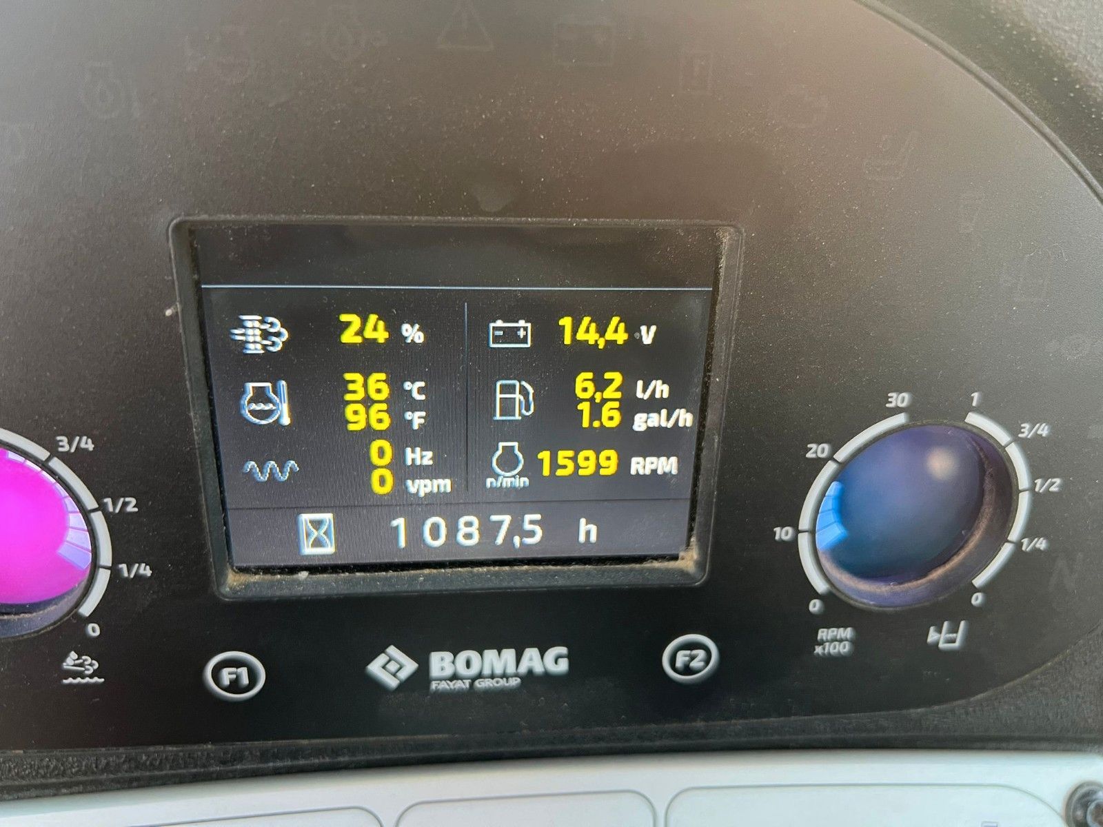 Fahrzeugabbildung BOMAG BW 213 DH / nur 1.087h / Plattenanbauverdicht