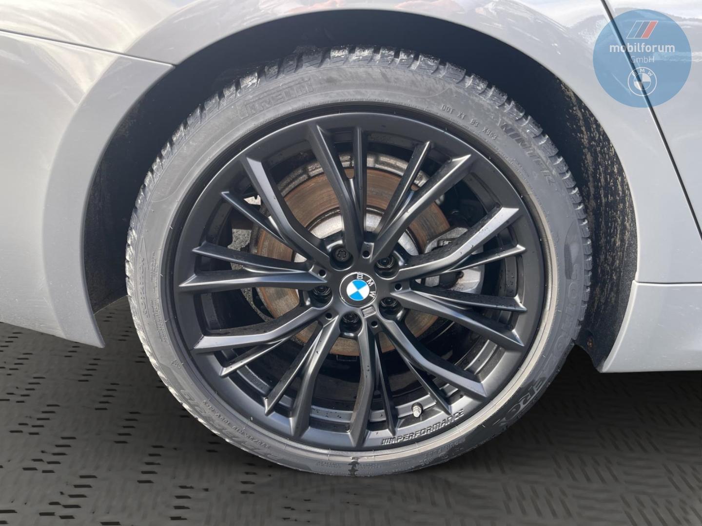 BMW 520 d M-Sport ACC HUD HiFi Laserlicht Sportsitze