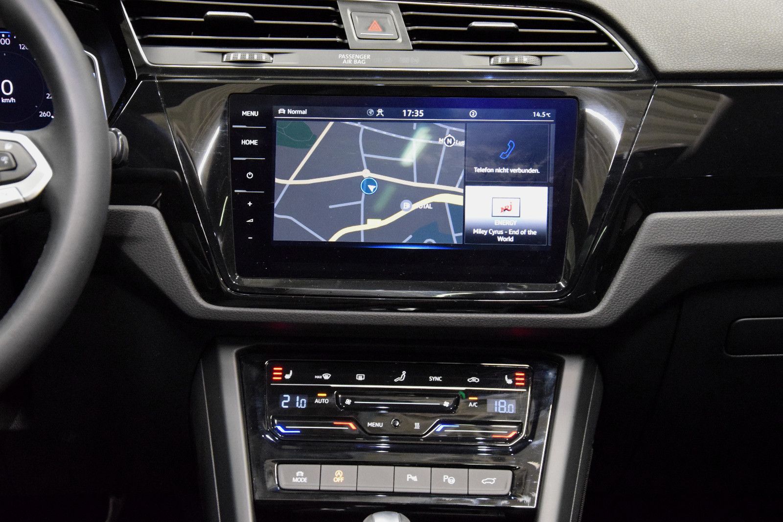 Fahrzeugabbildung Volkswagen Touran Comfortline DSG EasyOpen 7-Sitze ACC Pano