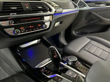 Fahrzeugabbildung BMW X3 xD25d Luxury Line Alarm HUD Panorama Komfort