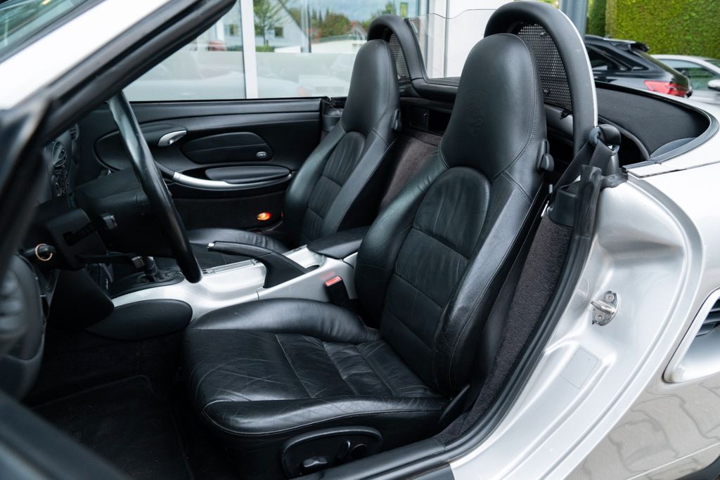 Porsche Boxster S/ SITZHEIZUNG/ CD/ HARMAN/ ALARM/ 18" Porsche Boxster S/ SITZHEIZUNG/ CD/ HARMAN/ ALARM/ 18"