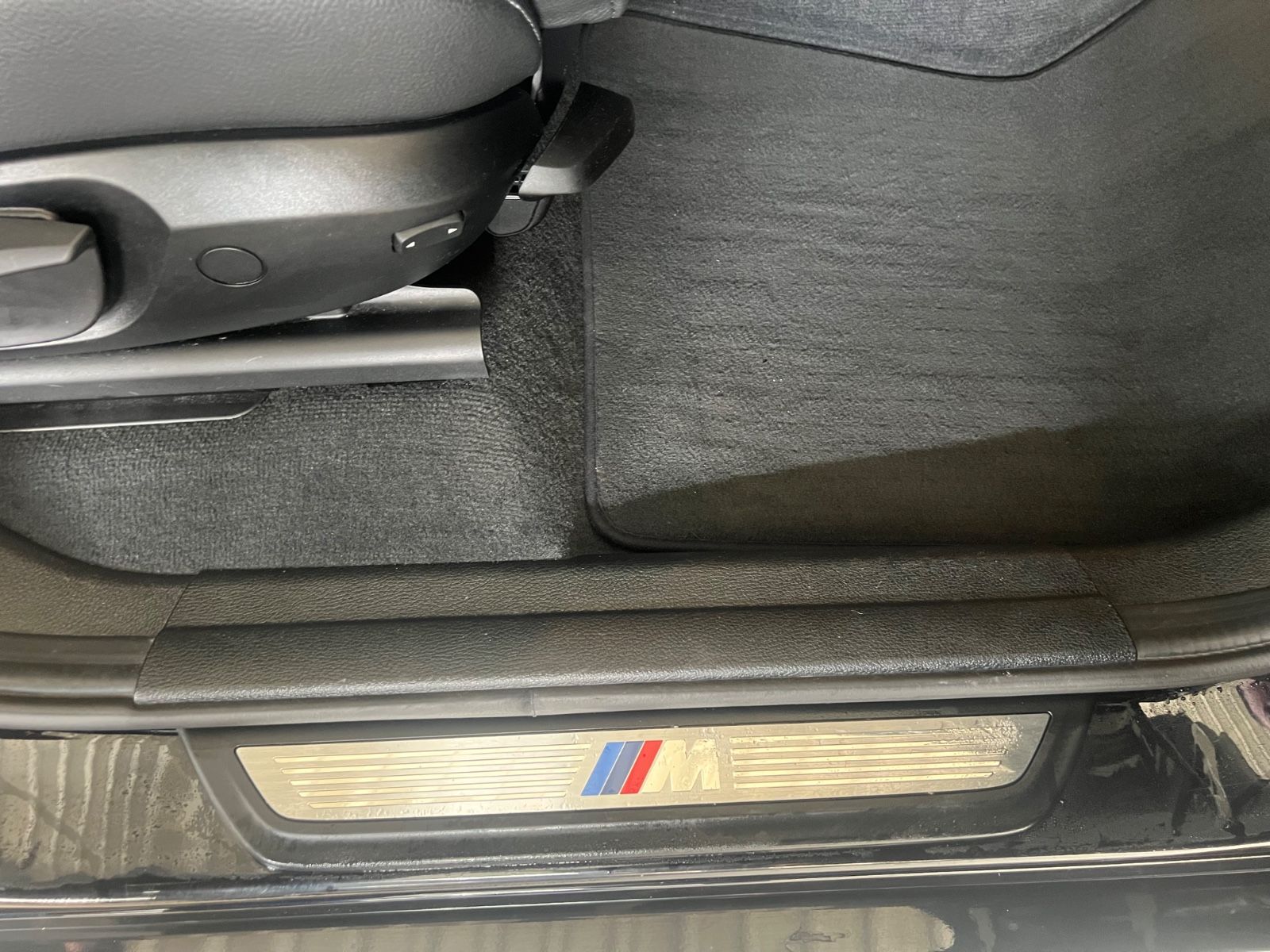 Fahrzeugabbildung BMW X3 xDrive 20 d M Sport Paket *PANO*XENON*NAVI*