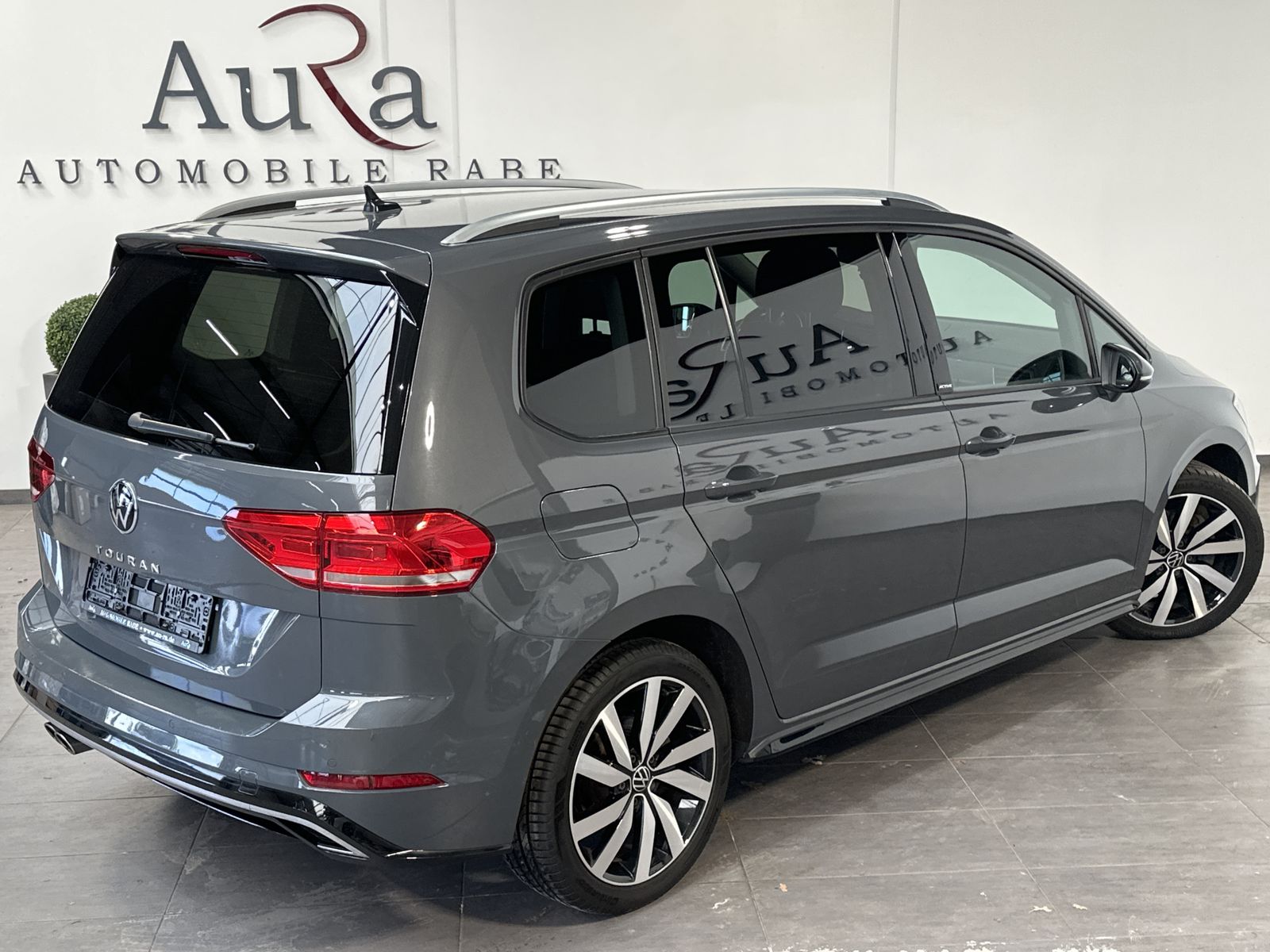 Fahrzeugabbildung Volkswagen Touran 2.0 TDI DSG R-Line NAV+LED+AHK+KAMERA+ACC
