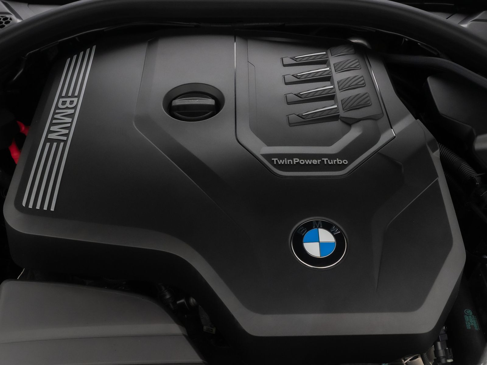 Fahrzeugabbildung BMW 318i GeschwindigReg HUD DAB Kamera LED Sport