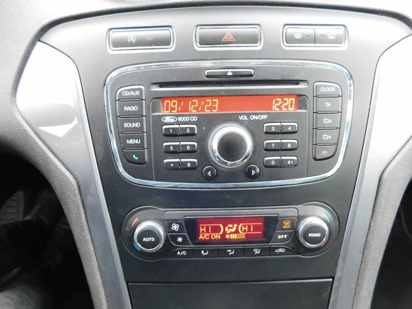 Ford Mondeo 2014 — photo 11
