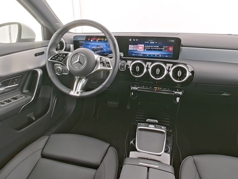 Fahrzeugabbildung Mercedes-Benz A 180 Progressive *Totwinkel*LED*Kamera*CarPlay*