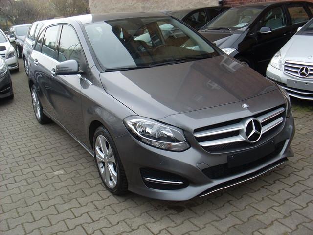 Mercedes-Benz B 180